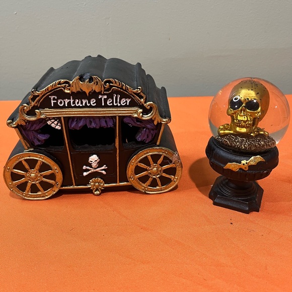 Fortune Teller Carriage lights up and Skull Globe Set - Picture 1 of 10